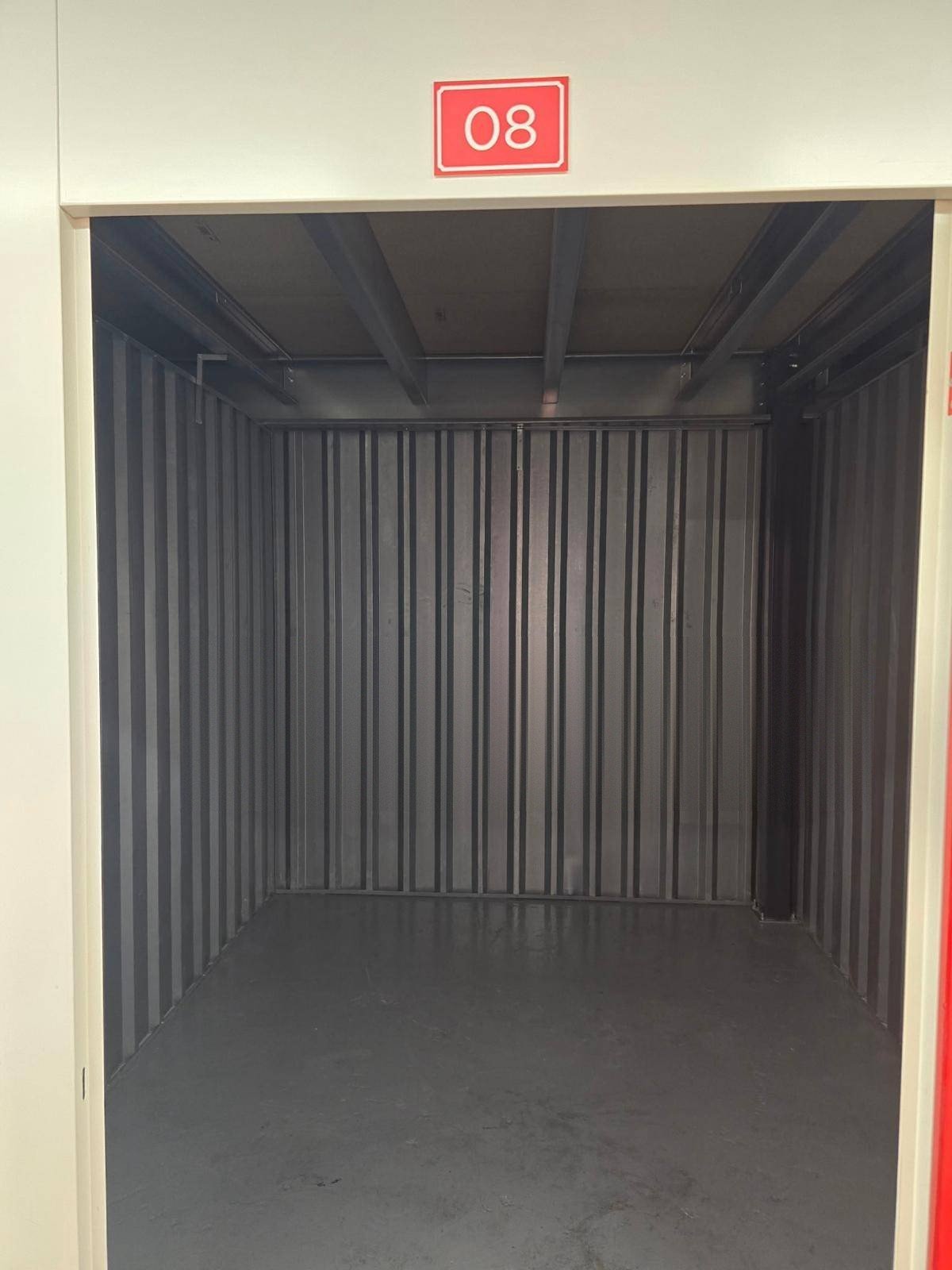 Intérieur d'un box de stockage AzurBox06 à Drap